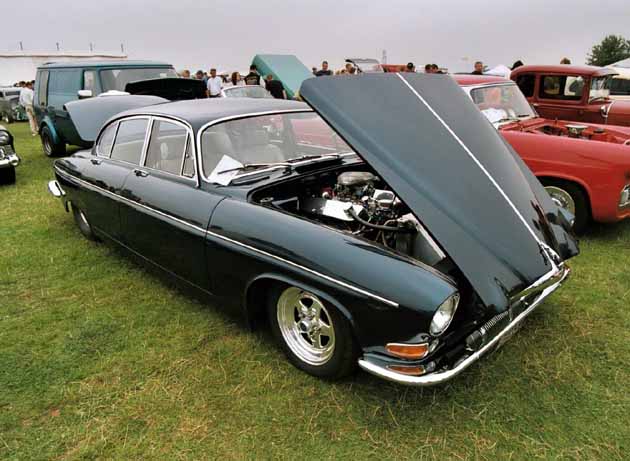 Big block powered Mk10 Jag